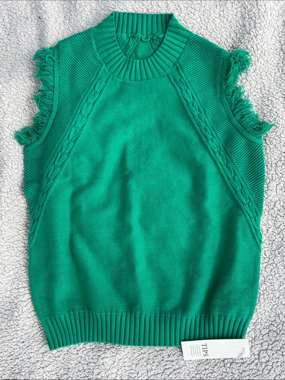 Sleeveless Cable-Trim Knit Short Sleeve Sweater Top in Green with Fringe